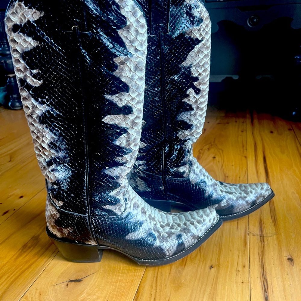 Idyllwind Snakeskin Women’s Cowboy Boots Size 8.5B medium